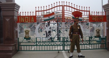Pakistan allows Afghans to trade at Wagah Port