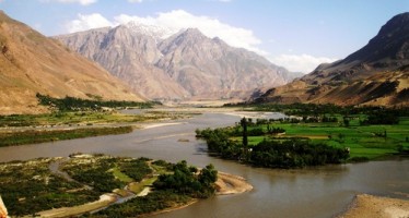 Afghanistan begins extracting raw petroleum from Amu River