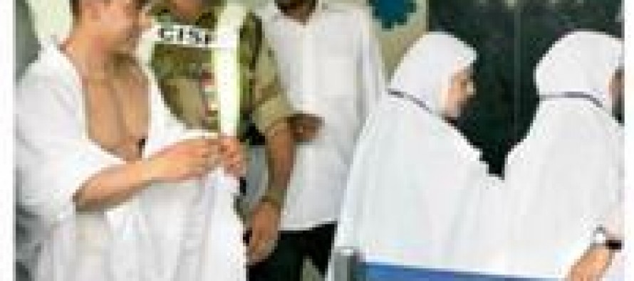 Aamir Khan embark on Haj (Pilgrimage) with his mother