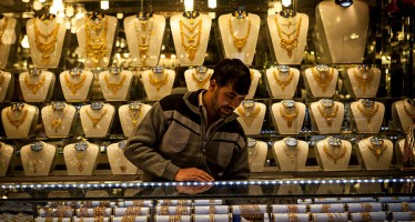 Gold price down, fuel price up in Kabul city