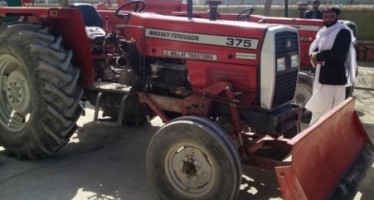 Pakita farmers receive 28 tractors