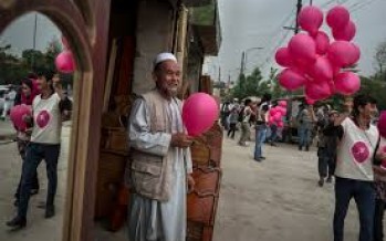 10,000 pink balloons distributed in Kabul as a message of love