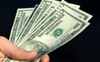 Afghans turning to US dollar for major business deals
