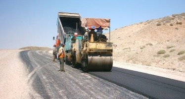 Afghan Public Works Ministry signs 8 road construction contracts