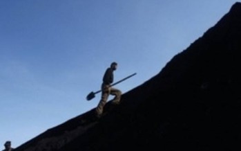 Residents continue illegal coal mining in Samangan province