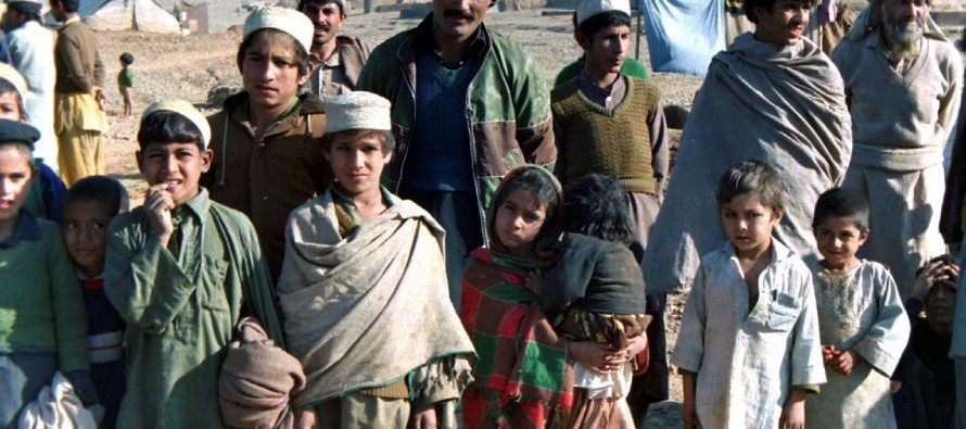 Afghan and Pakistani officials reach an agreement on undocumented Afghan refugees