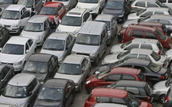 Decline in car prices in Kabul due to insecurity and Afghans exodus