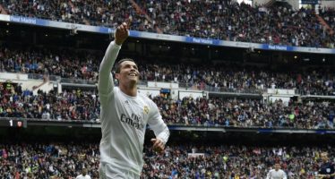 Cristiano Ronaldo renews deal with Madrid until 2021